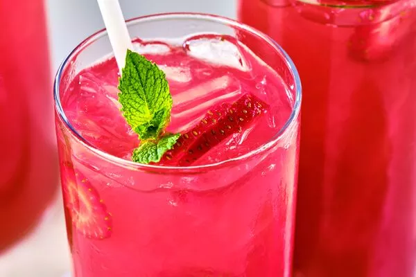 Hibiscus Strawberry Iced Tea